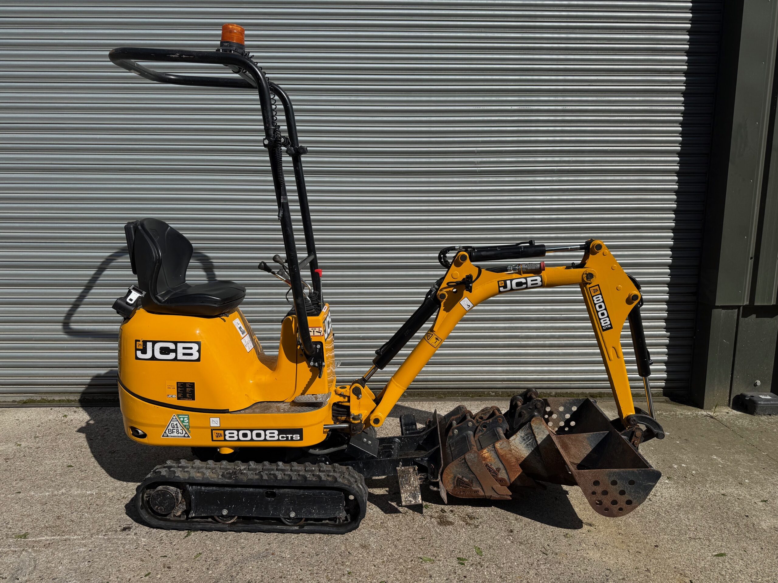 IMG_9023-2 JCB 8008 year 2022